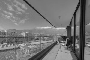 vivienda entre llave y límite